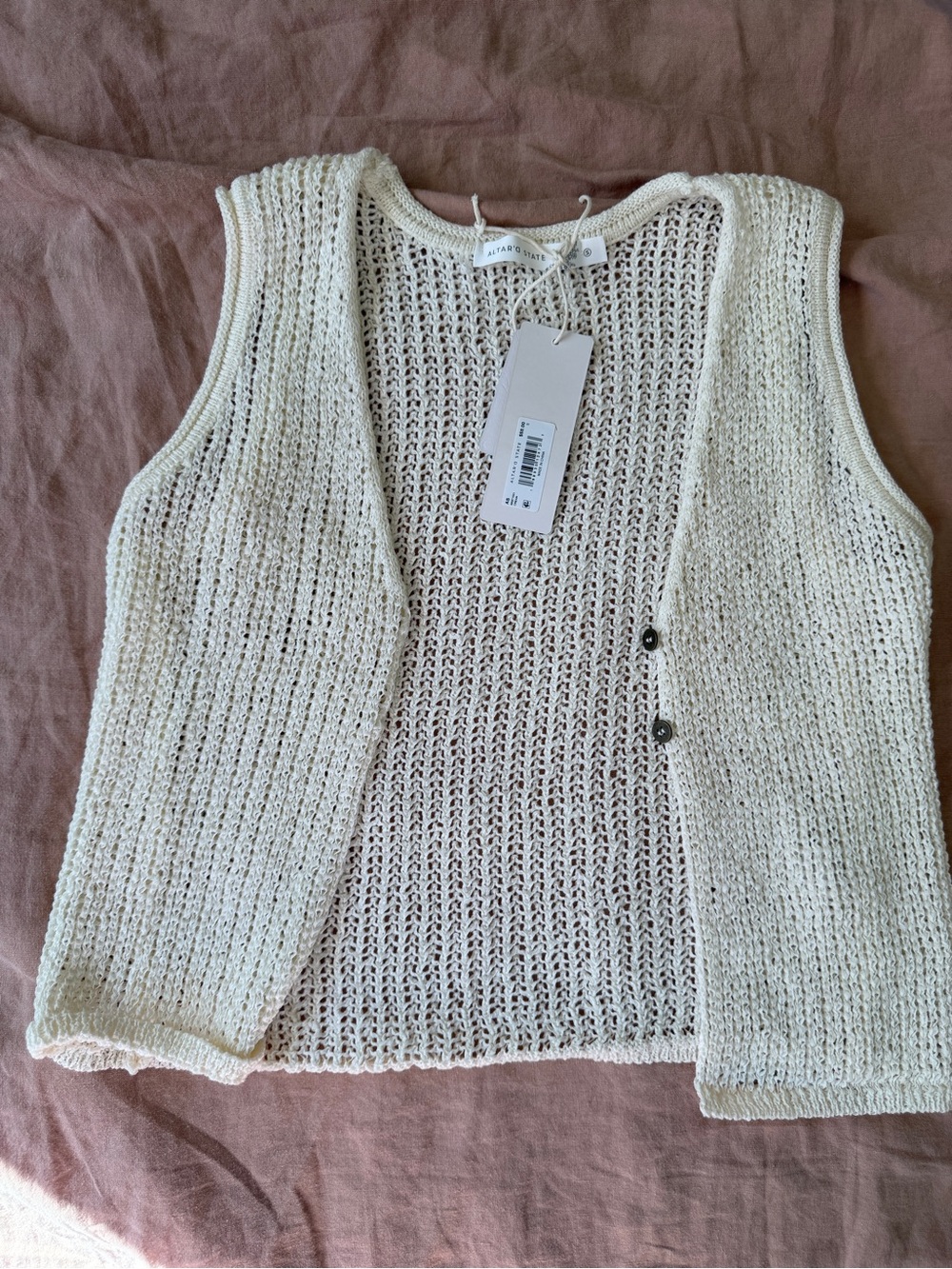 Light Cream Knit Sleeveless Sweater Vest - altard state